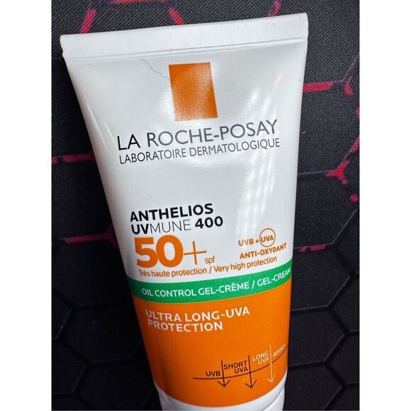 La Roche Posay Anthelios UVmune 400 Hydrating Cream SPF50+ 50ml (1.7fl oz) - Picture 2 of 4